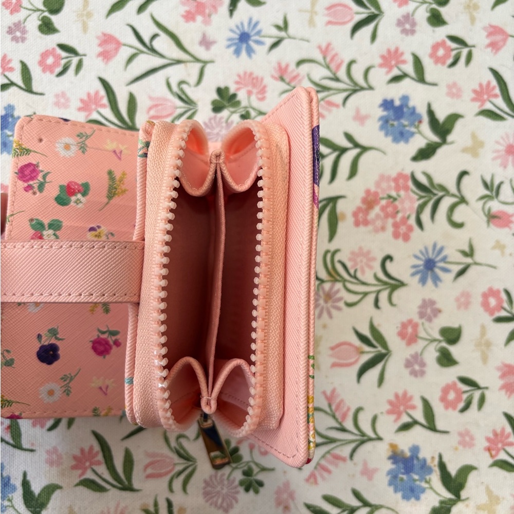 Box Lunch Hello Kitty Floral Wallet - Picture 4 of 4
